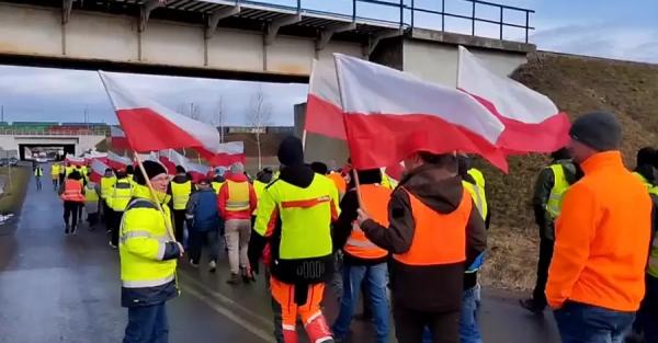 Польські фермери повністю перекрили КПП "Шегині" та частково "Ягодин" - ДПСУ