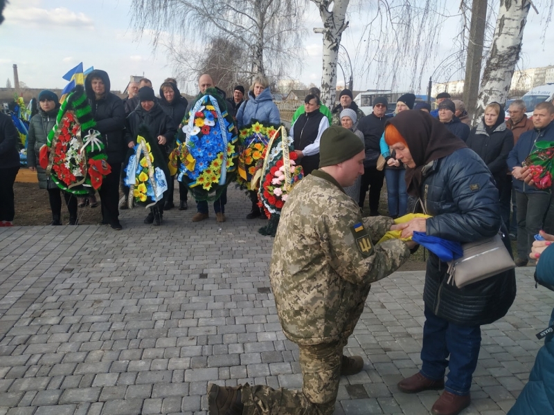 Миргородці попрощалися із воїном Миколою Колісником 