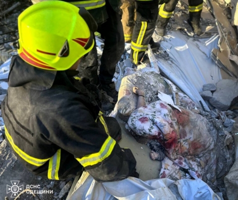 Під завалами в Одесі знайшли тіла жінки й немовляти 