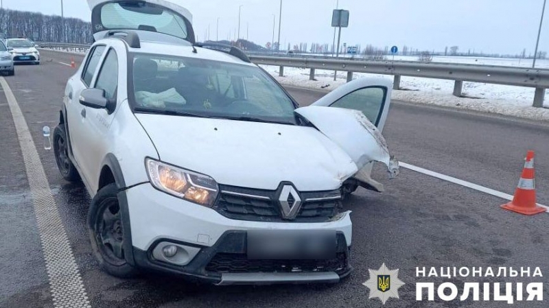 Поблизу Лубен, на трасі, Renault врізався у відбійник