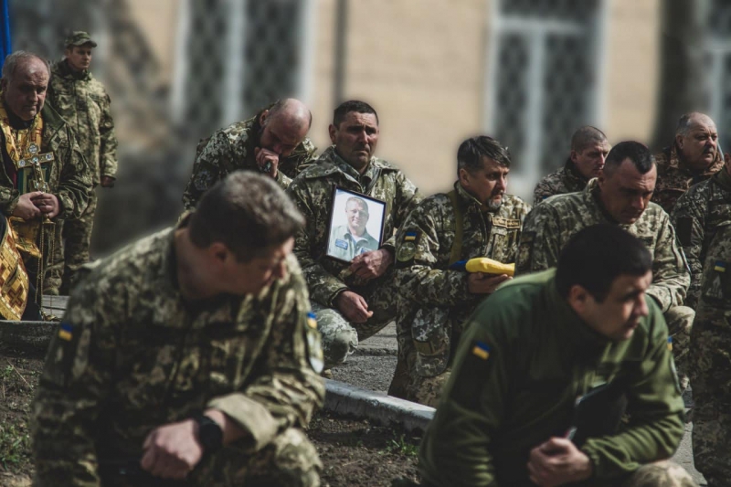 У Миргороді попрощалися з військовим льотчиком Дмитром Фішером 