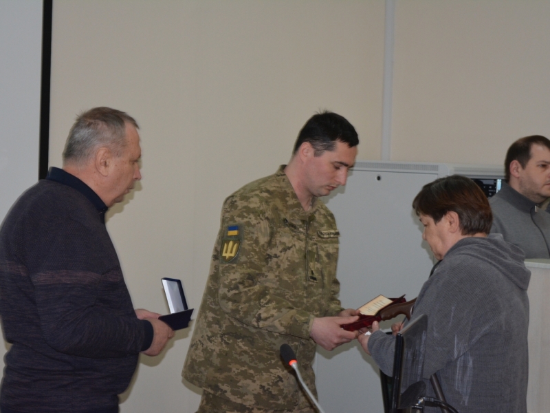 Родинам полеглих миргородських воїнів вручили нагороди 