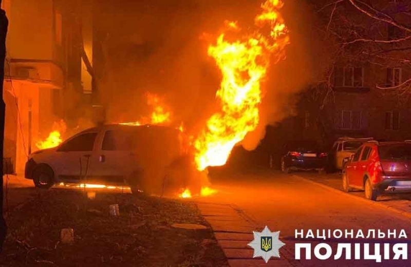 У березні на Половках згоріли два легковики: у підпалі підозрюють членів угруповання «Сокола»