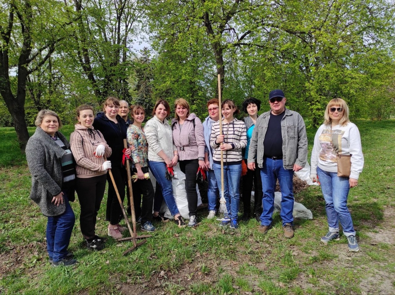 Весняне прибирання в громаді триває 