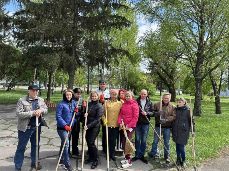 Весняне прибирання в громаді триває 