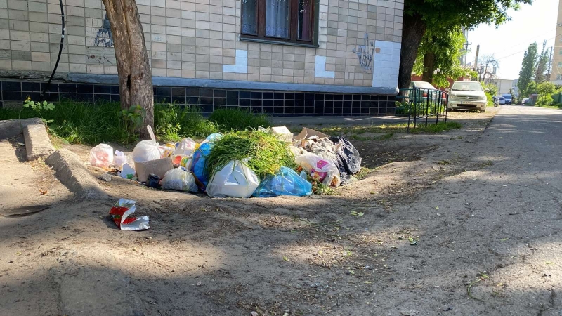 Затримка вивозу сміття у Полтаві пов’язана із ремонтом сміттєвозів — запчастини до МАЗів треба чекати тривалий час