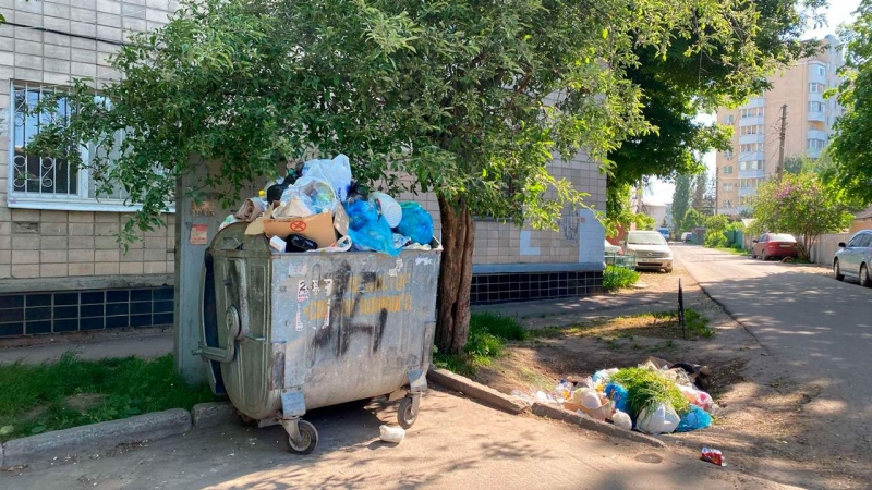 Затримка вивозу сміття у Полтаві пов’язана із ремонтом сміттєвозів — запчастини до МАЗів треба чекати тривалий час