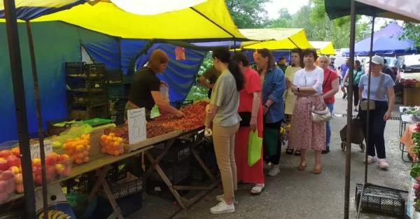 Літо у розпалі: які продукти продовжать дорожчати, а що стане дешевшим