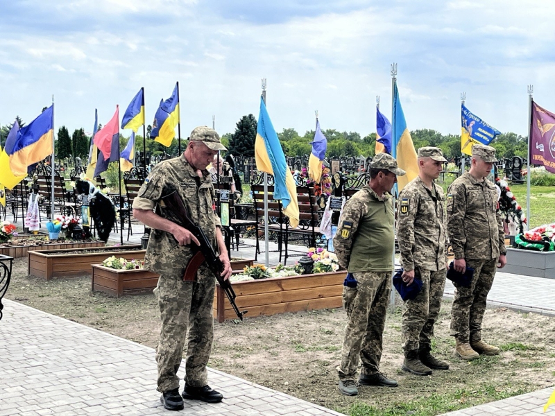 Громада попрощалася з воїном Михайлом Назаревичем