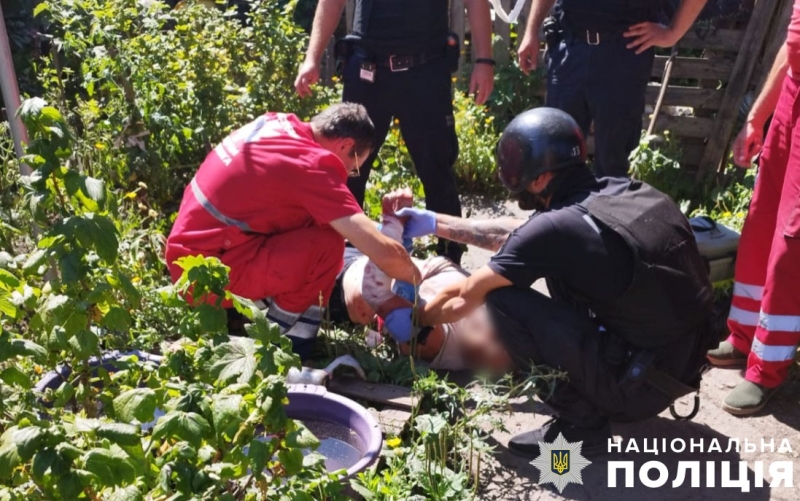 Поліцейські дві години вмовляли, але марно: на Полтавщині чоловік підірвався на гранаті