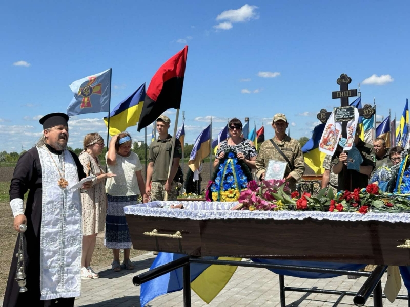 У Миргороді попрощалися з героєм-захисником Валентином Челканом