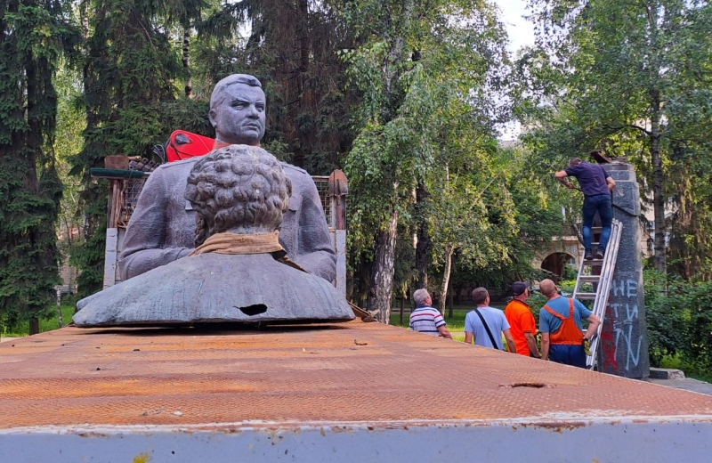 Полтавська міськрада оновила перелік об’єктів культурної спадщини: з нього вилучили демонтовані пам’ятники й погруддя Зигіну, Ватутіну, Пушкіну