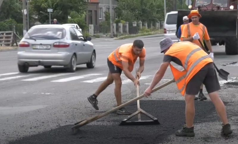 У громаді ремонтують дороги