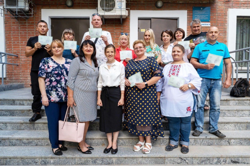 У Полтаві майбутнім водіям тролейбусів вручили свідоцтва про завершення навчання