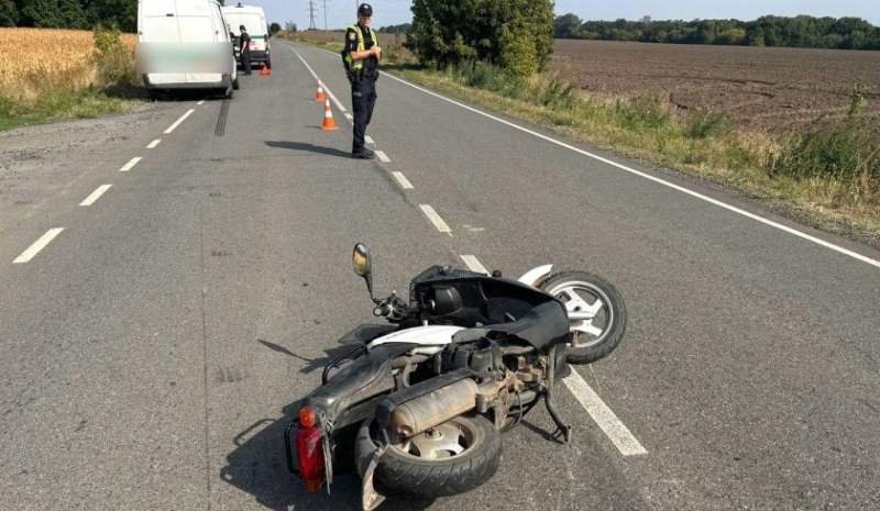 На Полтавщині поліція розслідує обставини ДТП, у якій постраждав водій мопеда