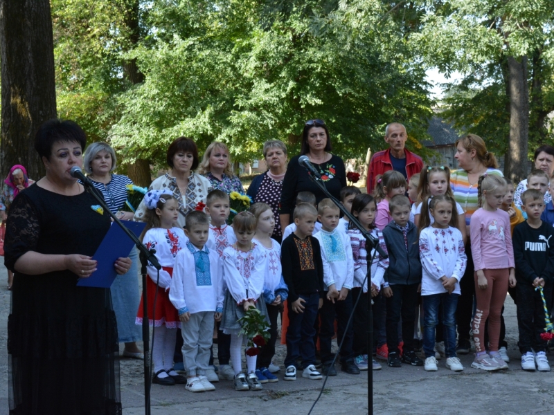 У Дібрівці вшанували пам’ять полеглих Героїв-односельців