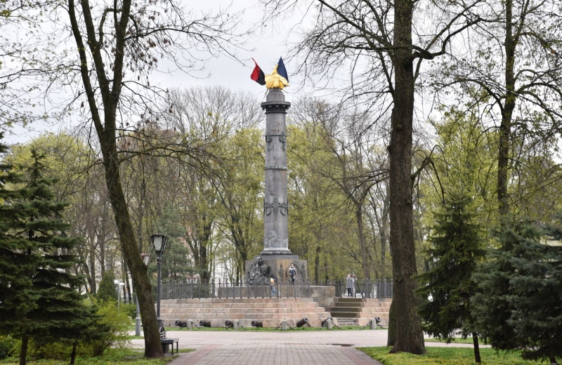 Керівництво Полтави не має власної позиції щодо демонтажу Монумента Слави й чекає коли питання вирішить Київ