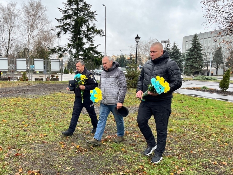 У Миргородській громаді вшанували пам’ять усіх, хто віддав своє життя за Україну