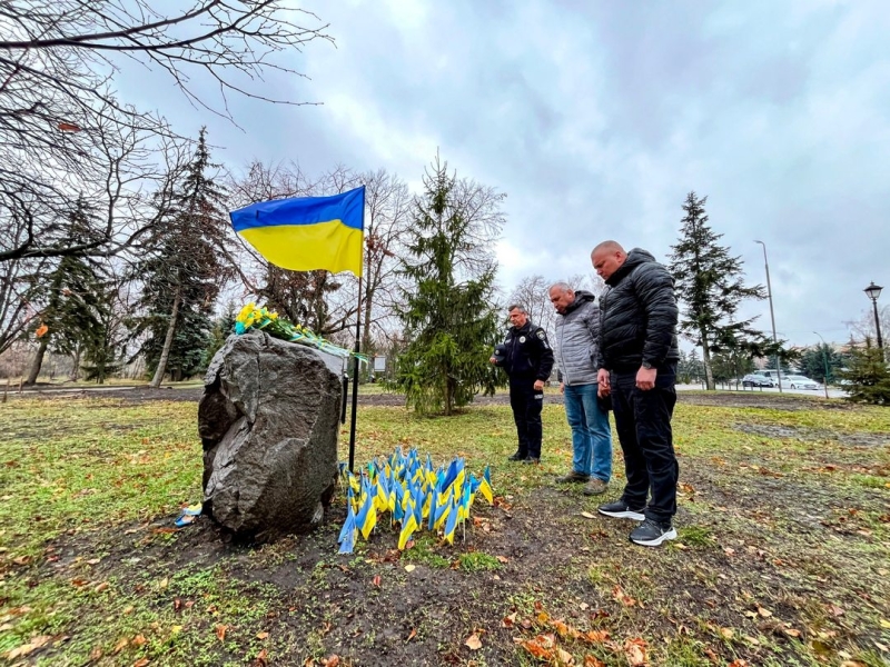 У Миргородській громаді вшанували пам’ять усіх, хто віддав своє життя за Україну