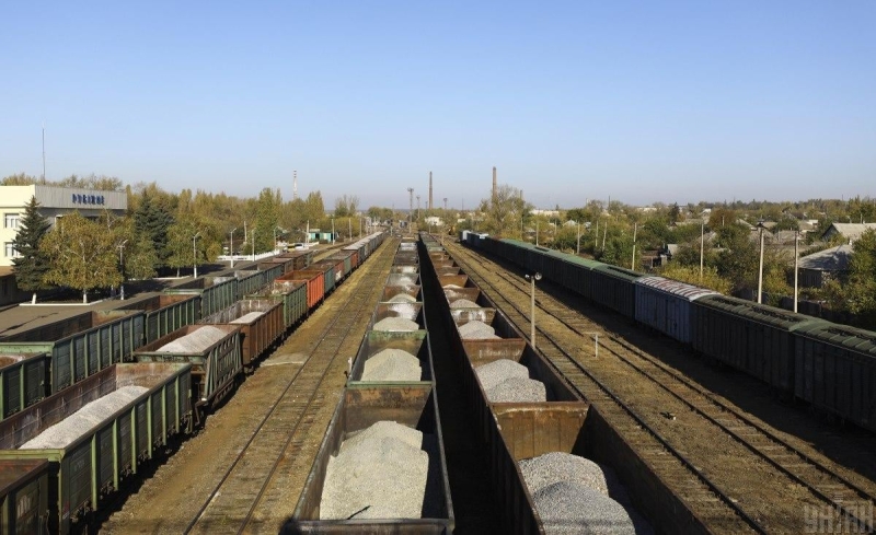 Міністра Кулебу закликали не підвищувати тариф на вантажні перевезення Укрзалізниці: може зупинитися флот