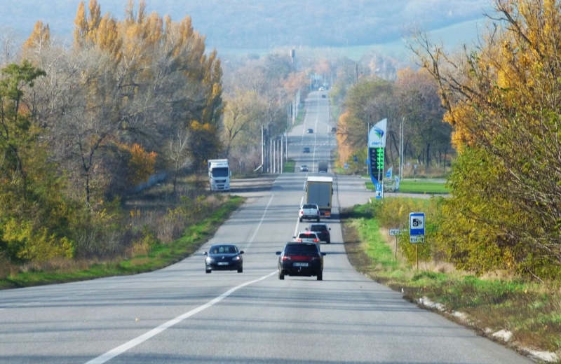 Підприємству з Одеси замовили експлуатаційне утримання ділянок доріг в Полтавській області: вартість робіт понад 425 млн грн