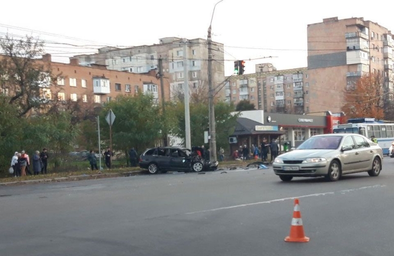 У Полтаві суд призначив 3 роки ув’язнення 20-річному водію BMW, через якого в ДТП загинула його наречена