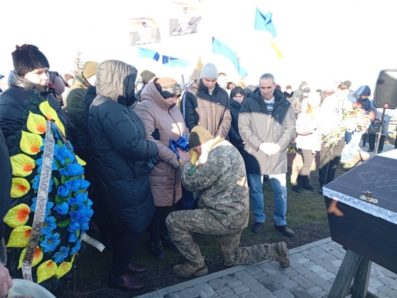 Громада попрощалася із воїном Андрієм Мхітаряном